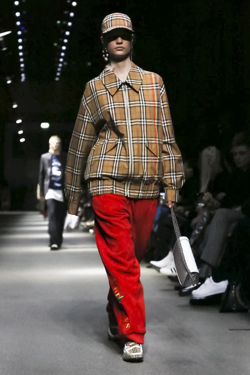 84 Looks From Burberry Fall 2018 LFW Show – Burberry Runway at