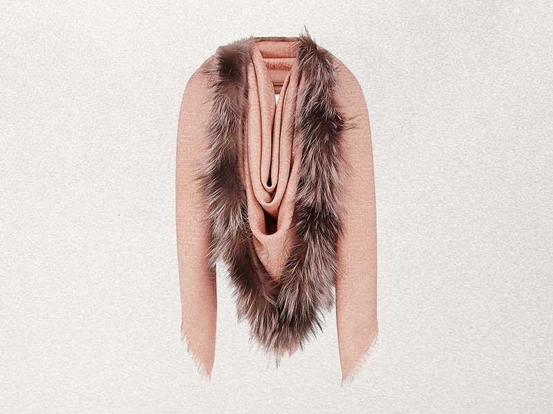 Fendi’s new shawl is a “vulva” (according to Twitter)