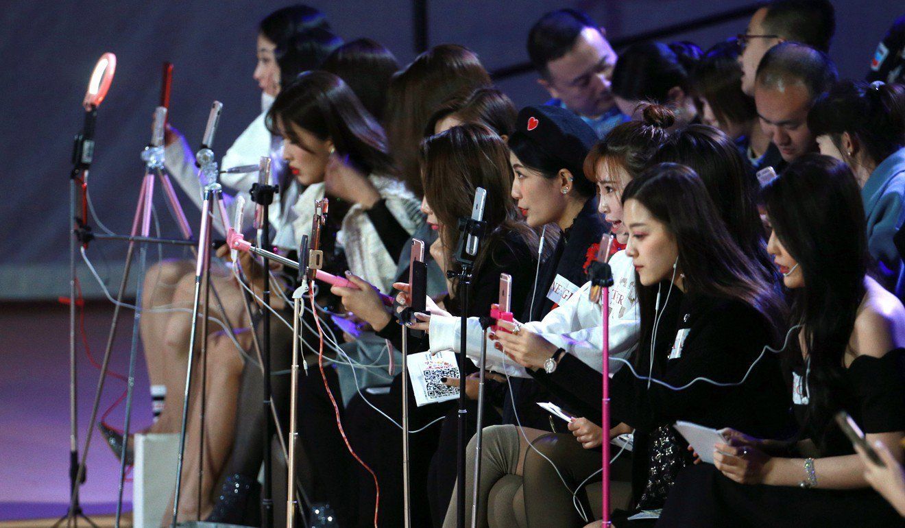 Live streamers en Mercedes-Benz China Fashion Week