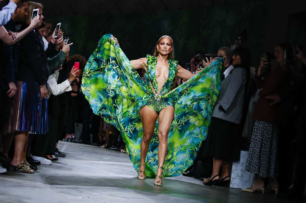 VERSACE WOMEN'S SPRING-SUMMER 2020 COLLECTION