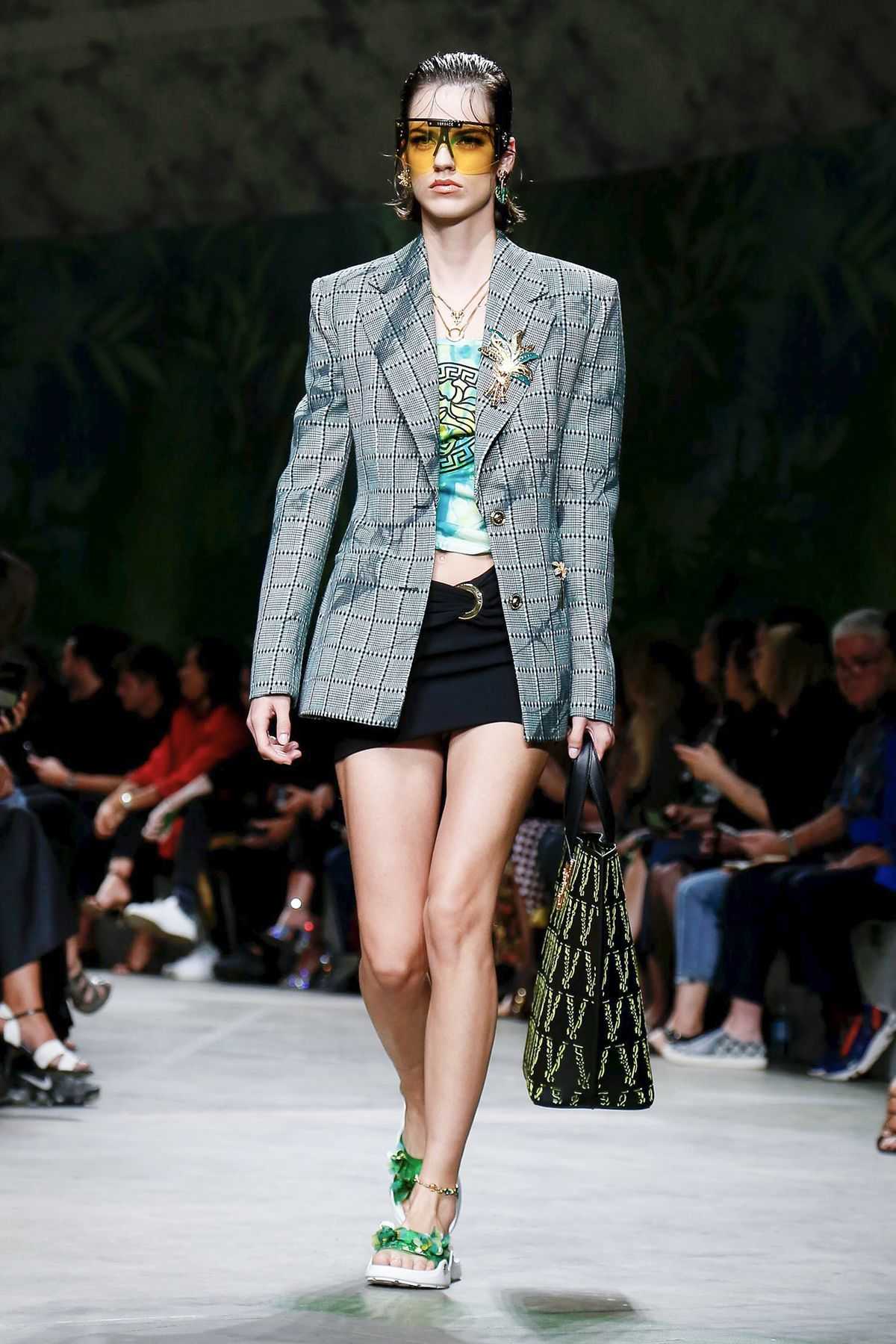 OK Google, shows Versace SS 2020 - HIGHXTAR.