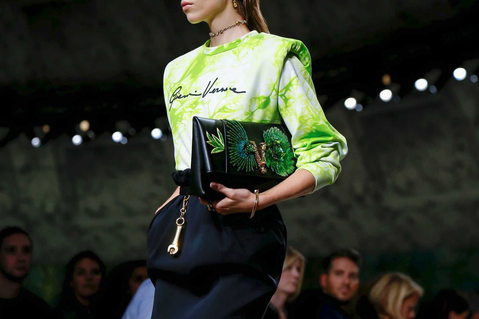 OK Google, shows Versace SS 2020 - HIGHXTAR.