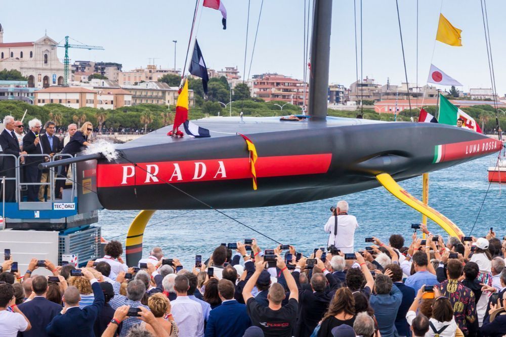 Prada Luna Rossa