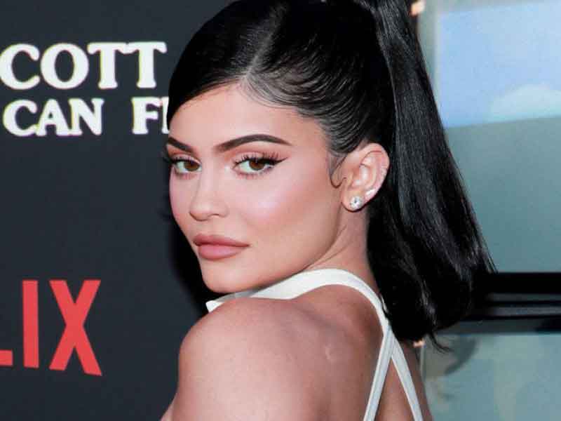 Kylie Jenner vende el paquete mayoritario de su firma de cosmética