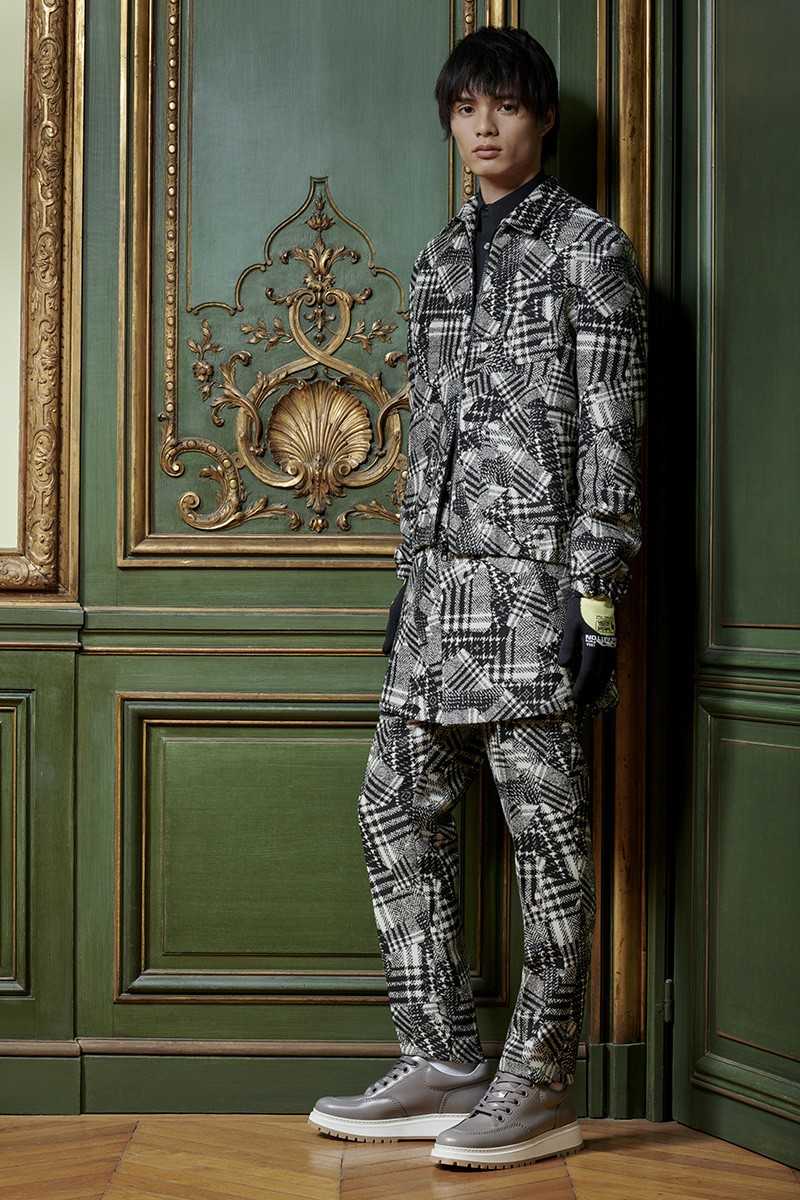 Outlander Magazine on X: Louis Vuitton Pre-Fall SS20 Mink Fur Hoodie by  Virgil Abloh🔍  / X