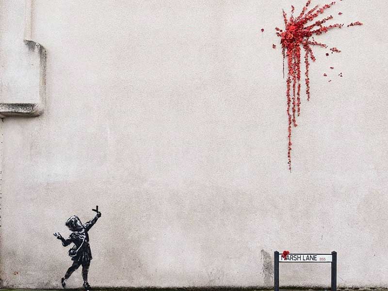 Banksy celebra el amor con una nueva pieza en Bristol