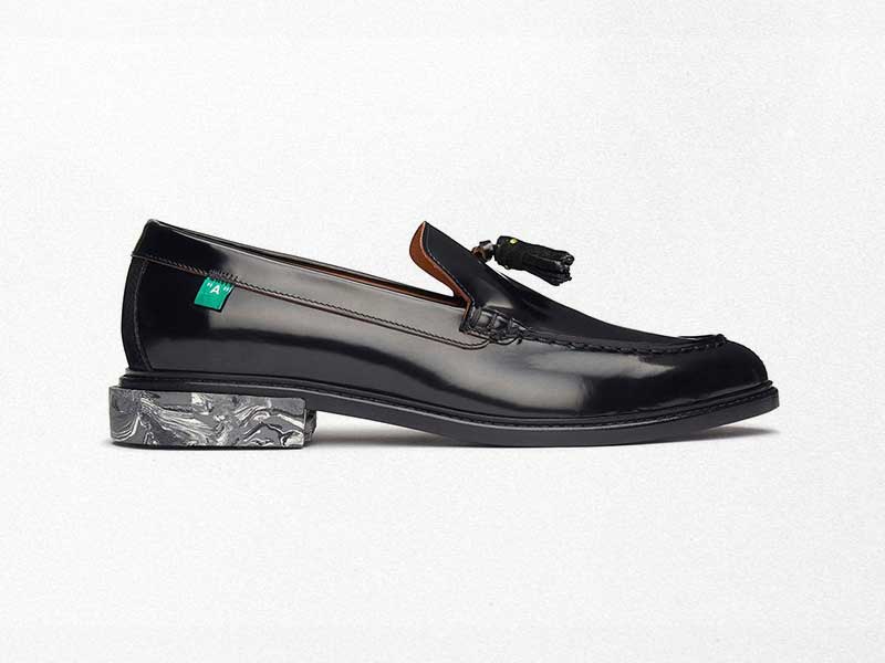 Off-White continues to tailoring. Now introduces a loafer
