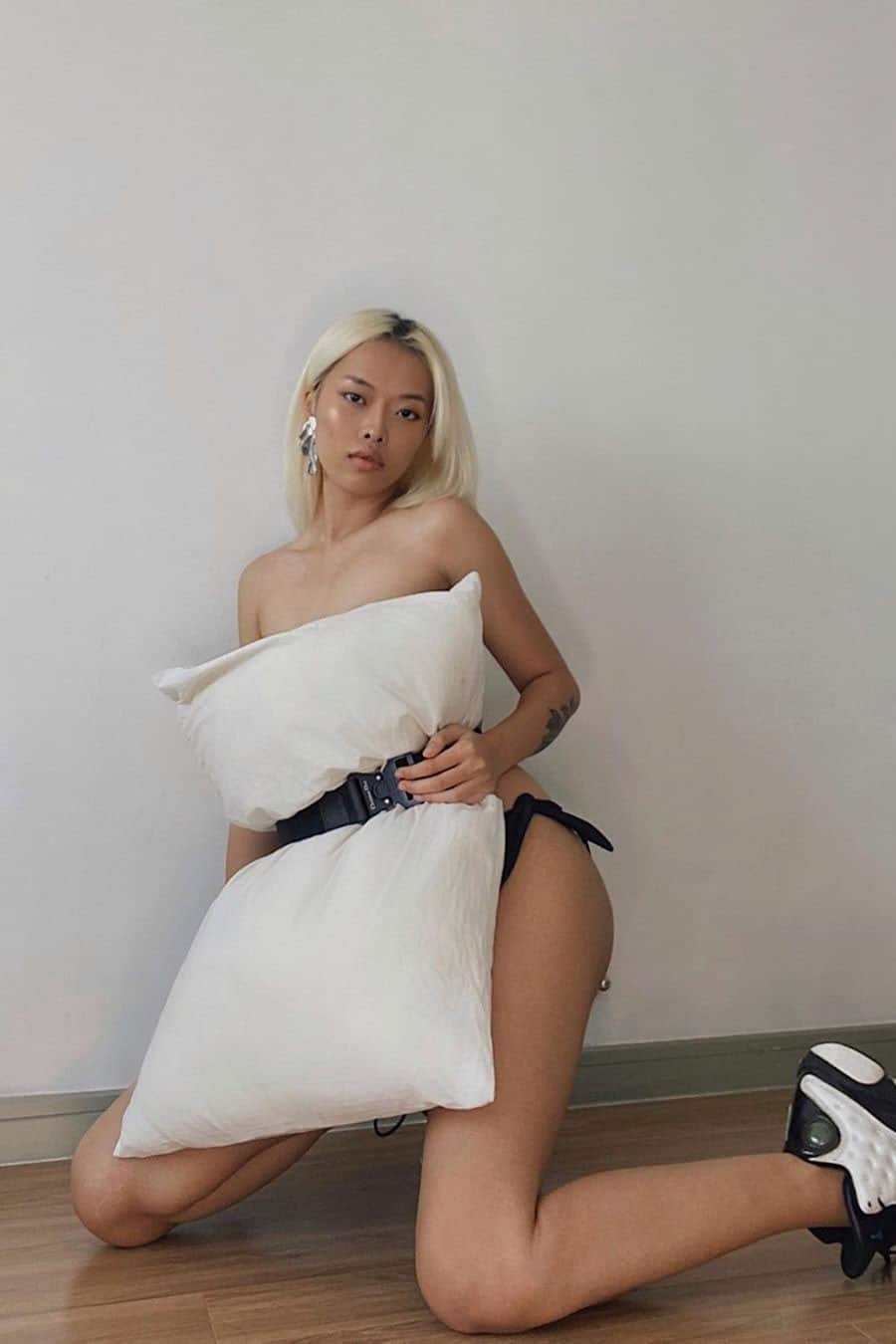 The Pillow Dress Challenge Is Quarantine's Easiest, Strangest Viral Trend