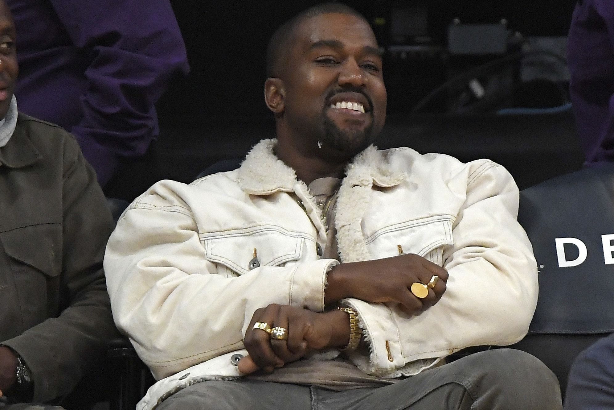 Forbes declara a Kanye billonario pero él sigue enfadado