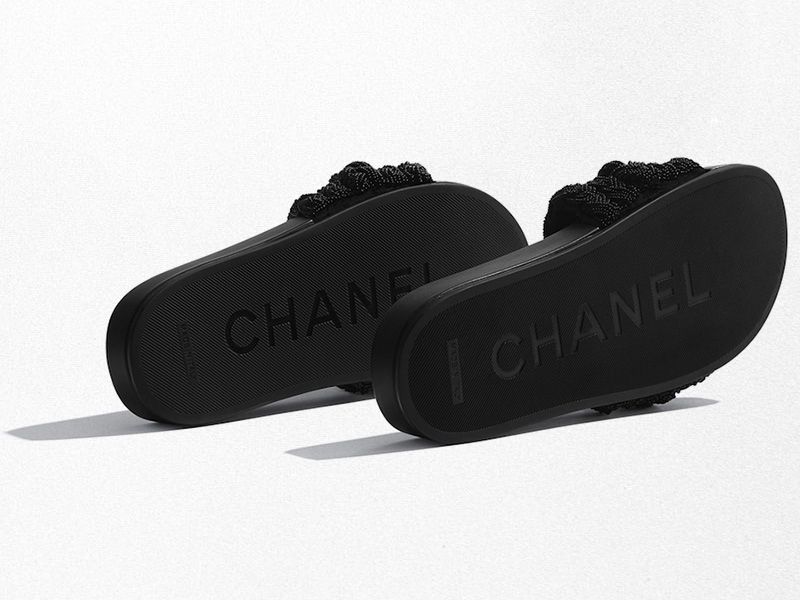 Chanel presents its 1000 euro slides