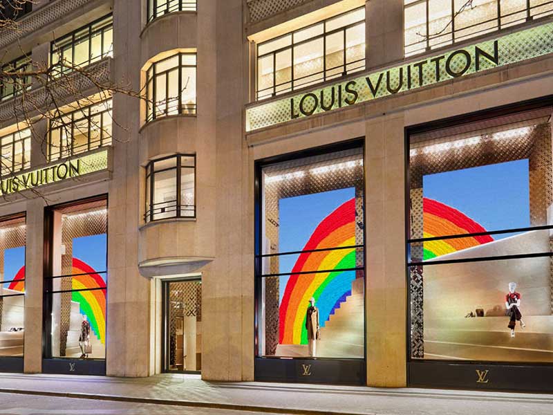 Louis Vuitton fills its facades with colour