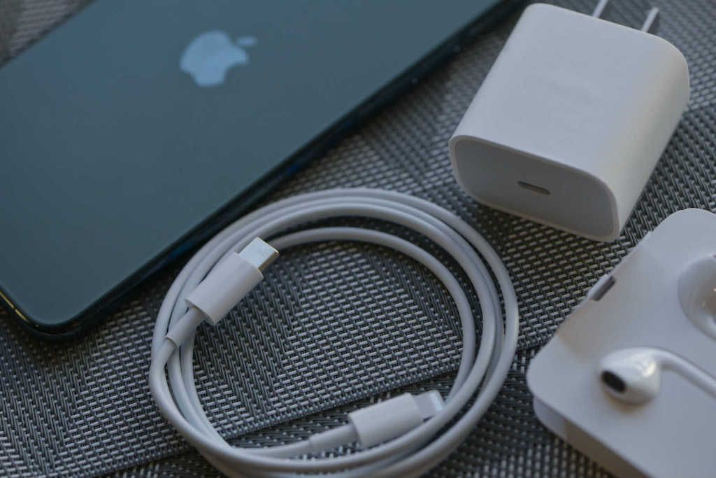 Apple Iphone 12 Will Not Include Charger Highxtar