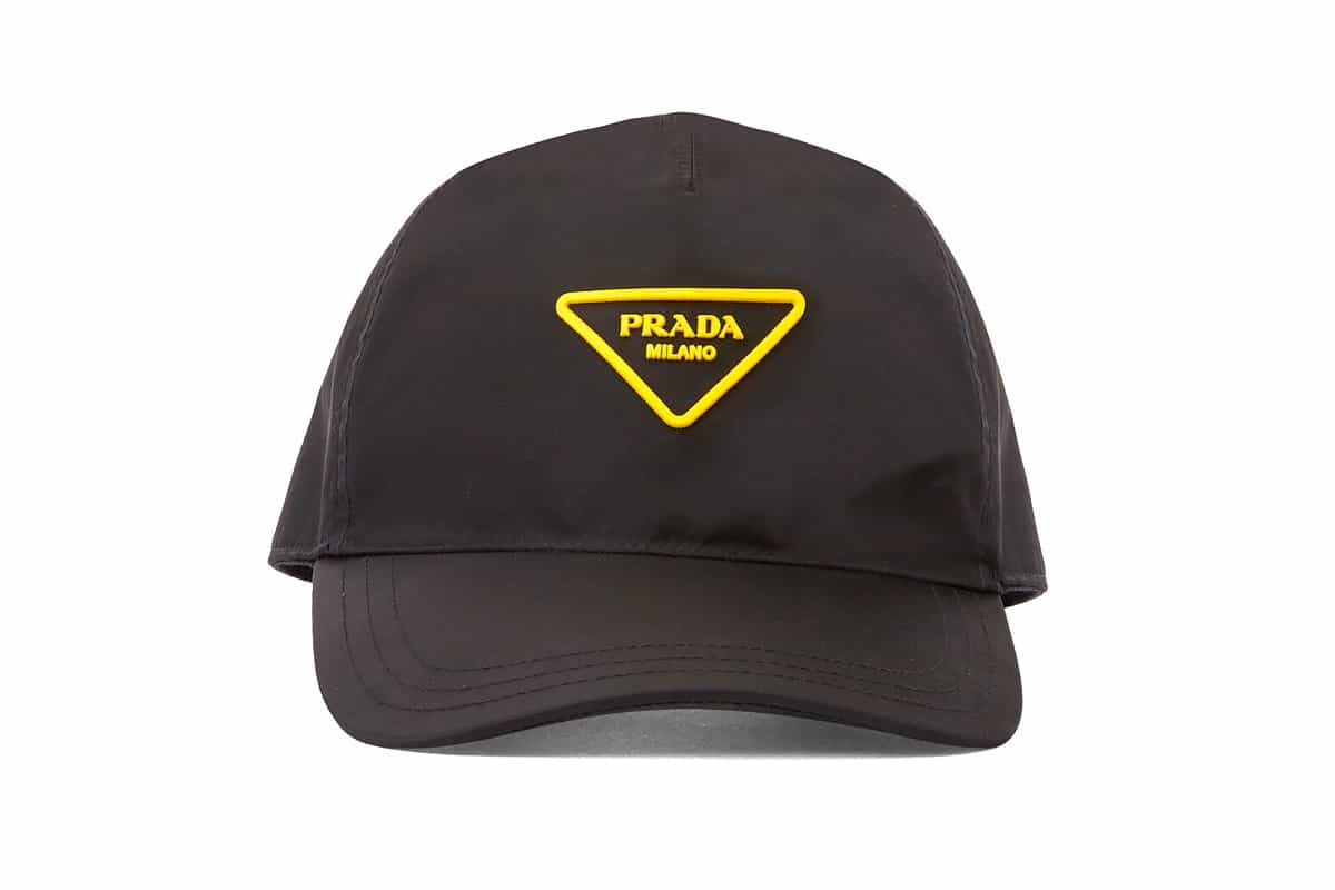 Prada presenta una nueva versión de su codiciada gorra de béisbol -  HIGHXTAR.
