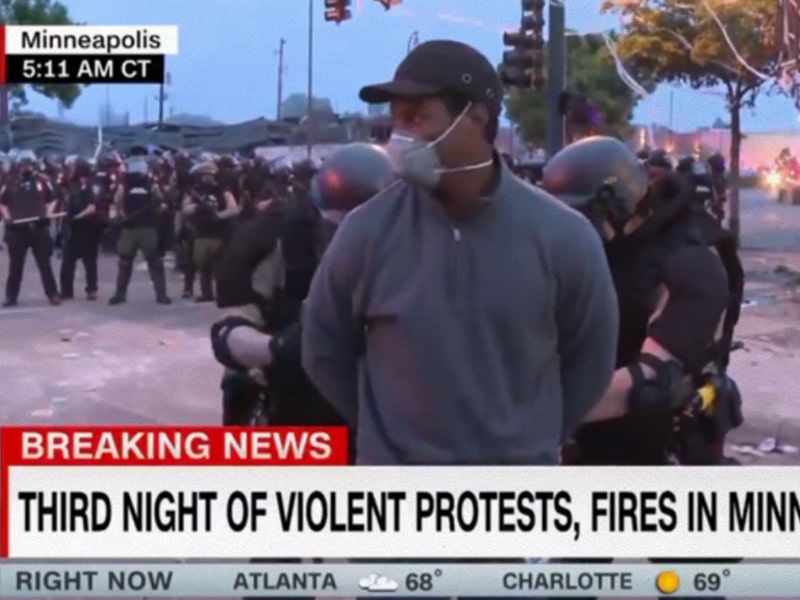 Un periodista negro de la CNN es arrestado en directo