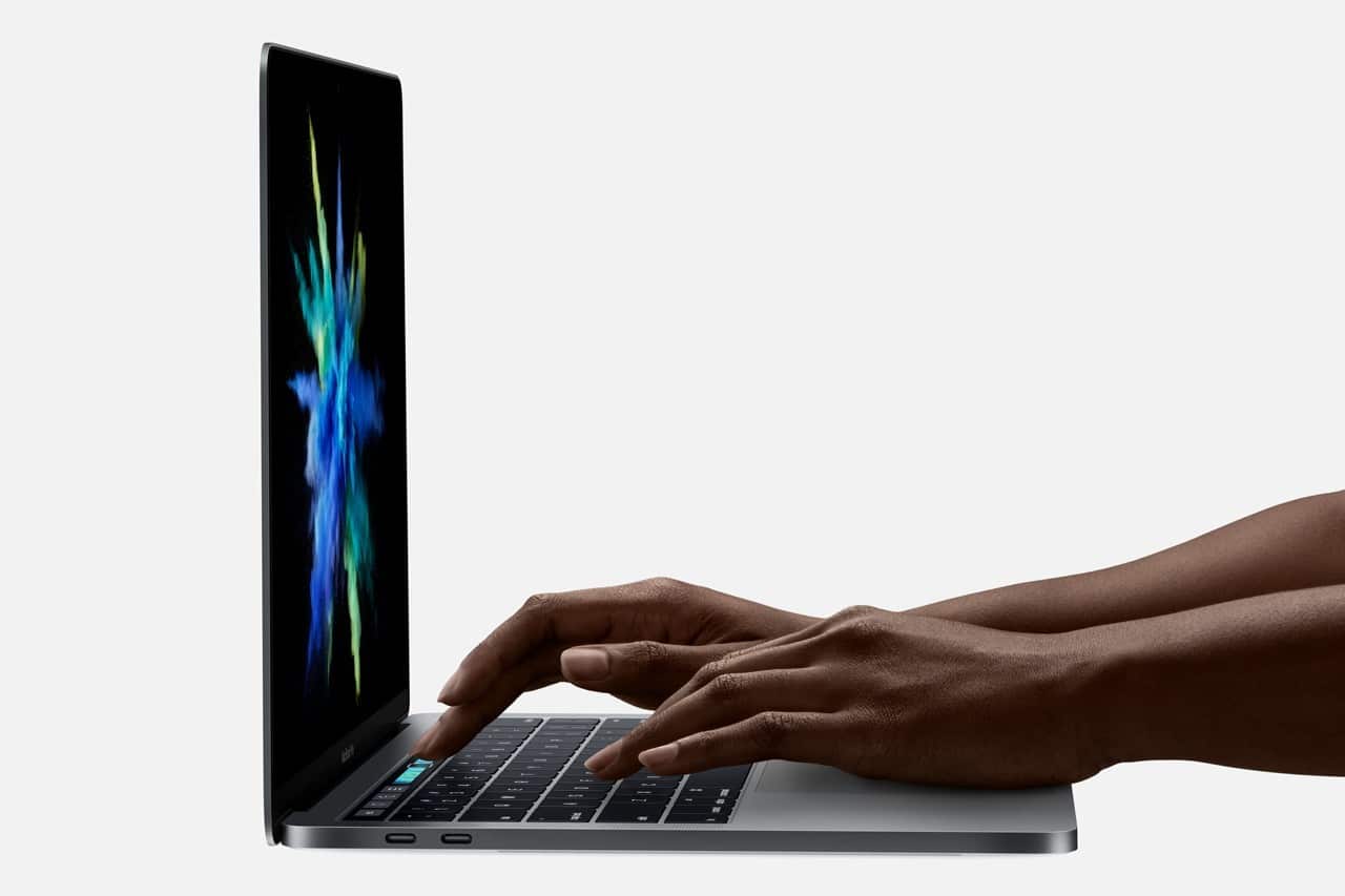 Apple recomienda no cerrar el Mac con la cámara cubierta