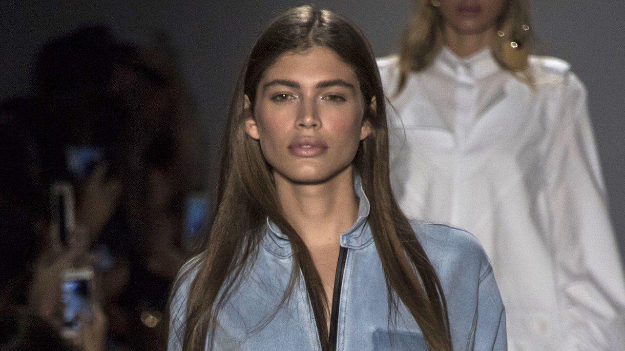 Valentina Sampaio, la primera modelo trans de 'Sports Illustrated