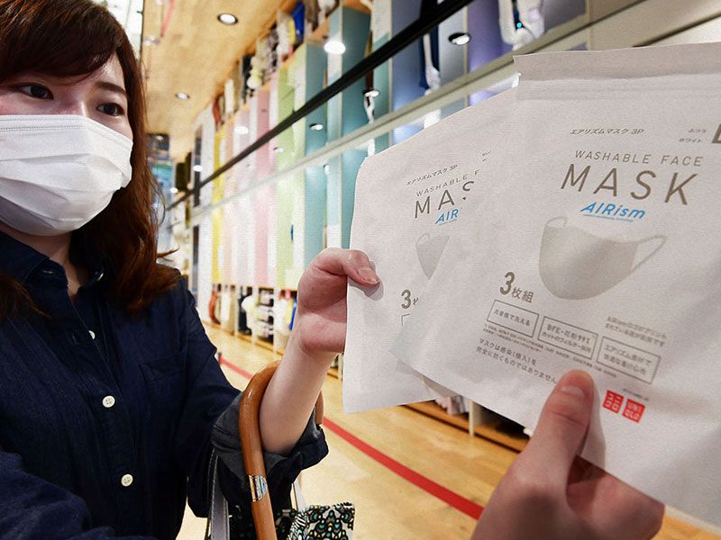 Uniqlo decides to sell masks due to high demand