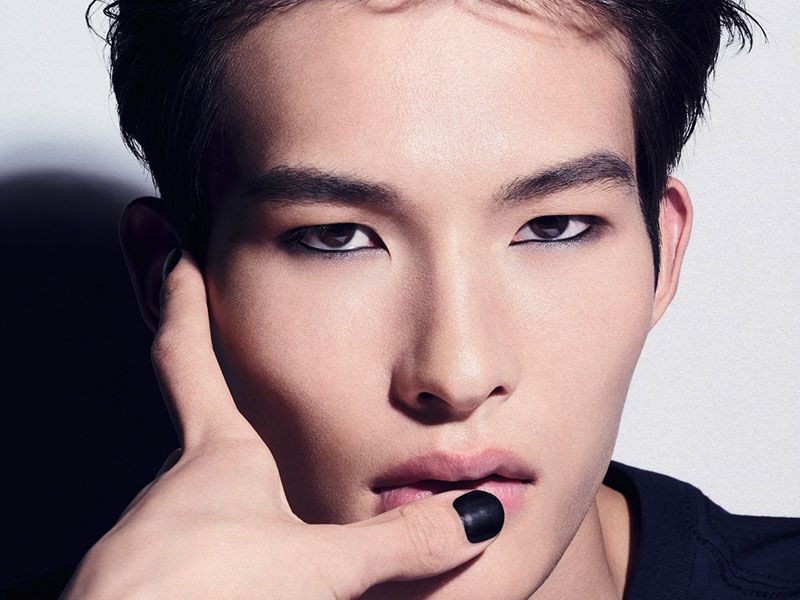 Chanel Makeup presents its makeup line for men - HIGHXTAR.