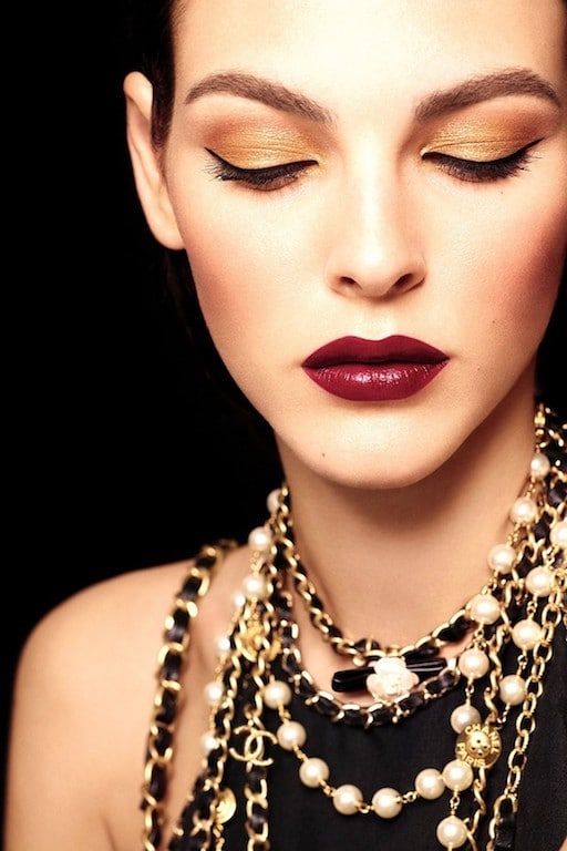 Chanel Makeup is inspired by the gold chains for this Christmas