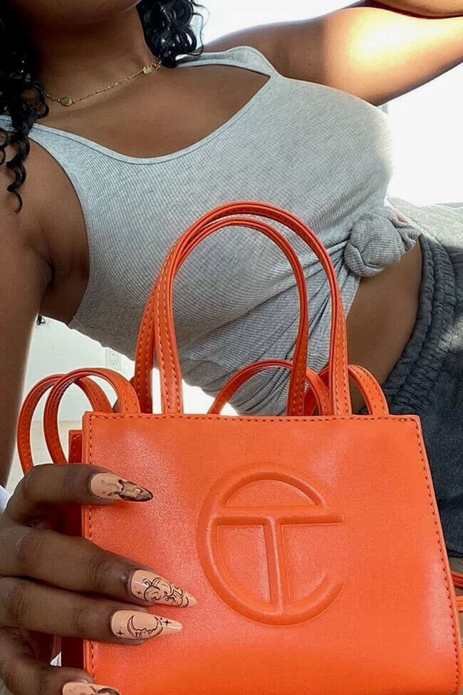 El bolso shopper de Telfar es el artículo más 2020 - HIGHXTAR.