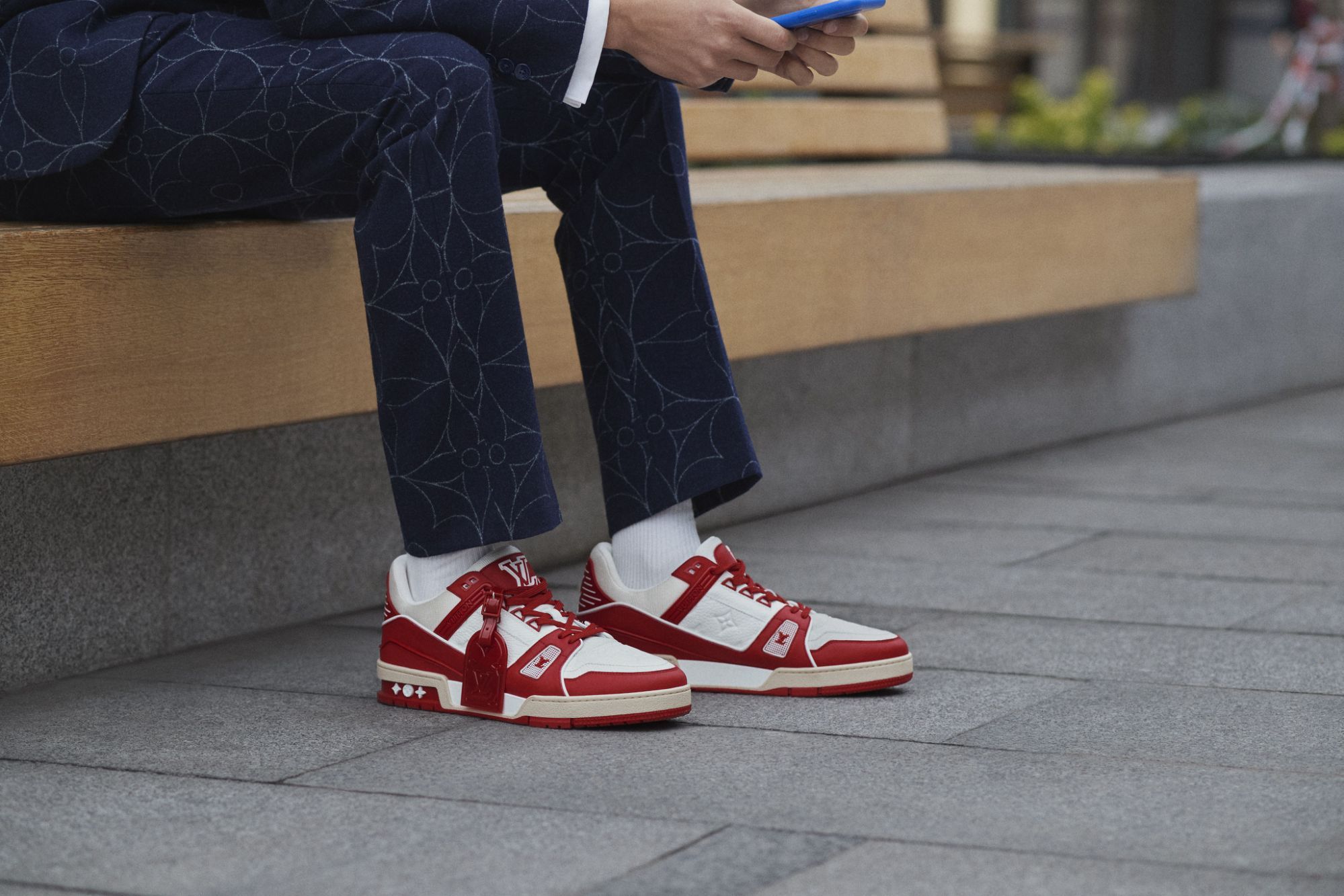 Las zapatillas de Louis Vuitton y (Red) conta el SIDA - HIGHXTAR.