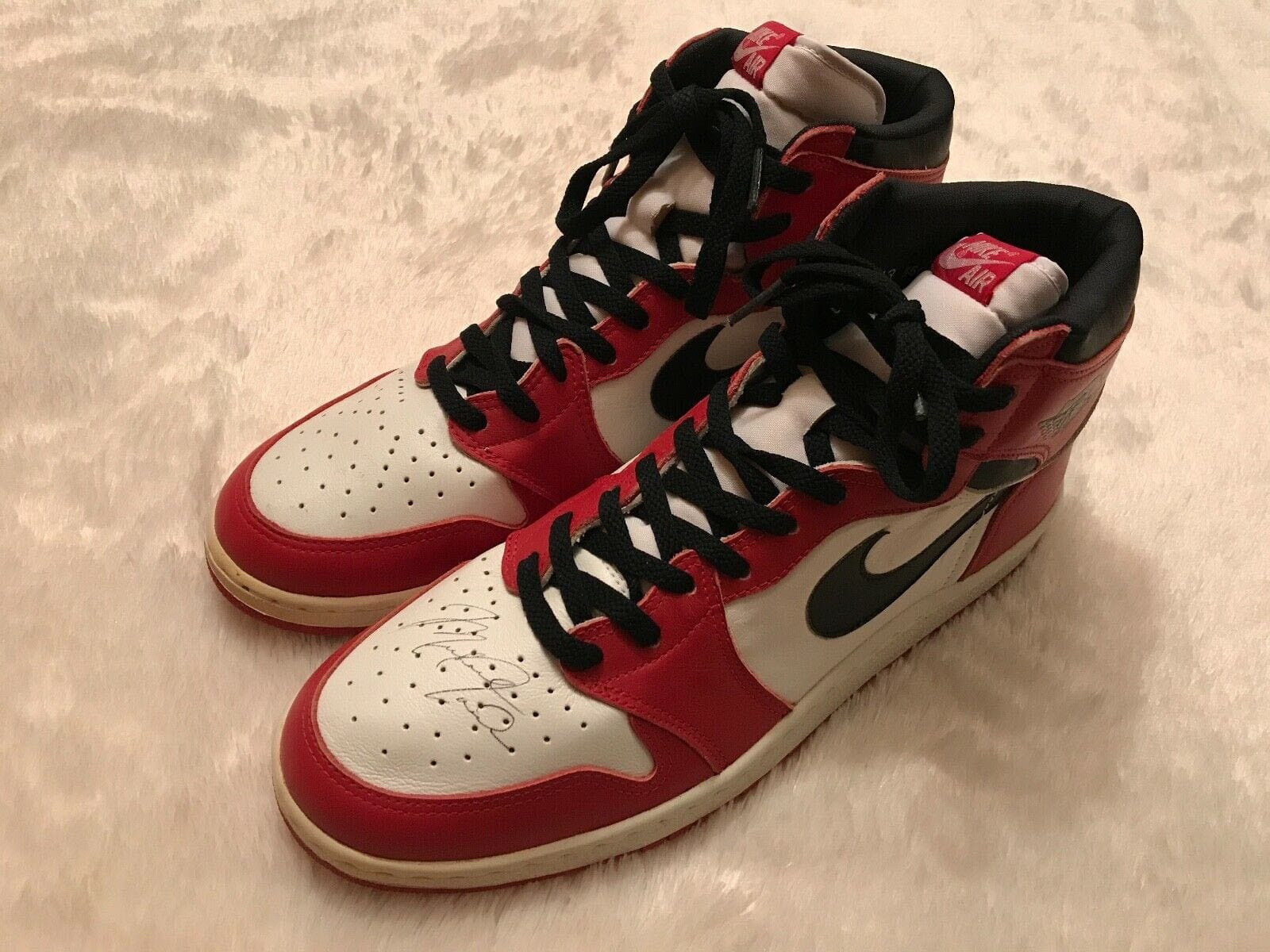 An unworn 1985 Air Jordan 1 signed by Michael Jordan sells for $1 million  on eBay - HIGHXTAR.