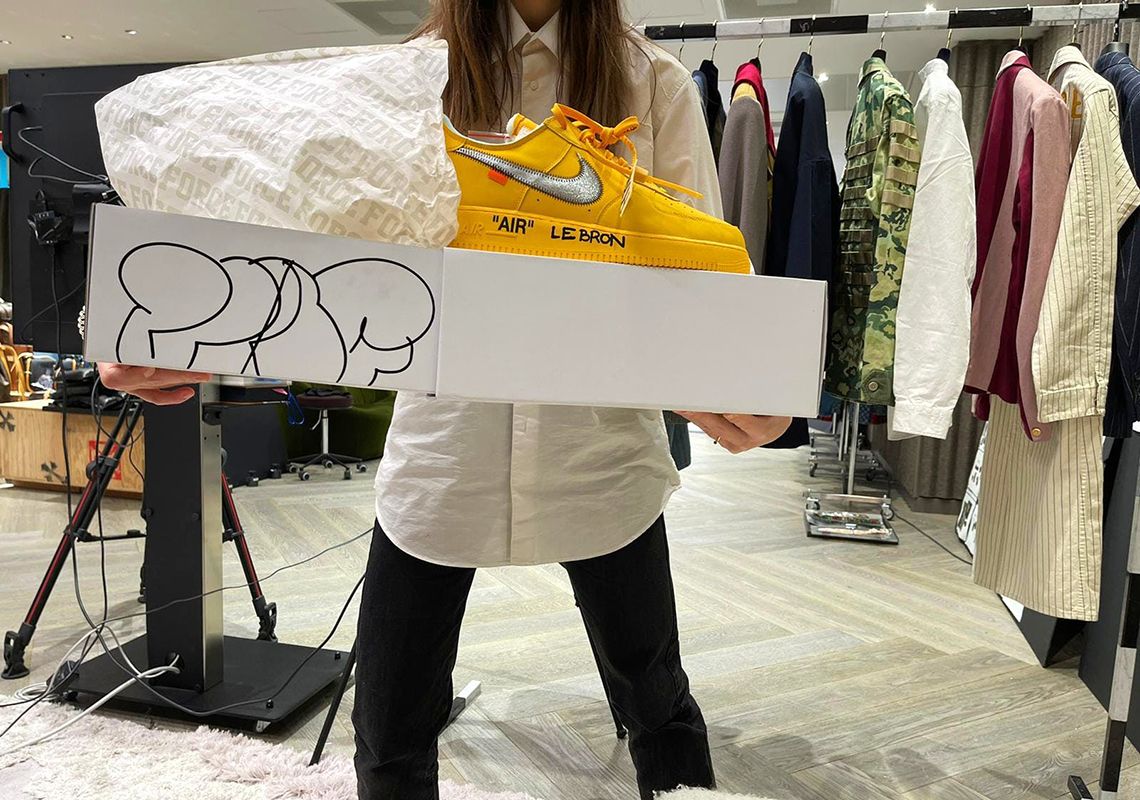 Virgil Abloh firma unas Off White x Nike Air Force para Lebron James