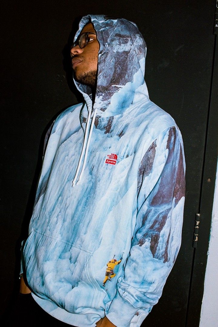 El nuevo plumas de Supreme x The North Face es una ilusión óptica que  tendrás que mirar muy de cerca