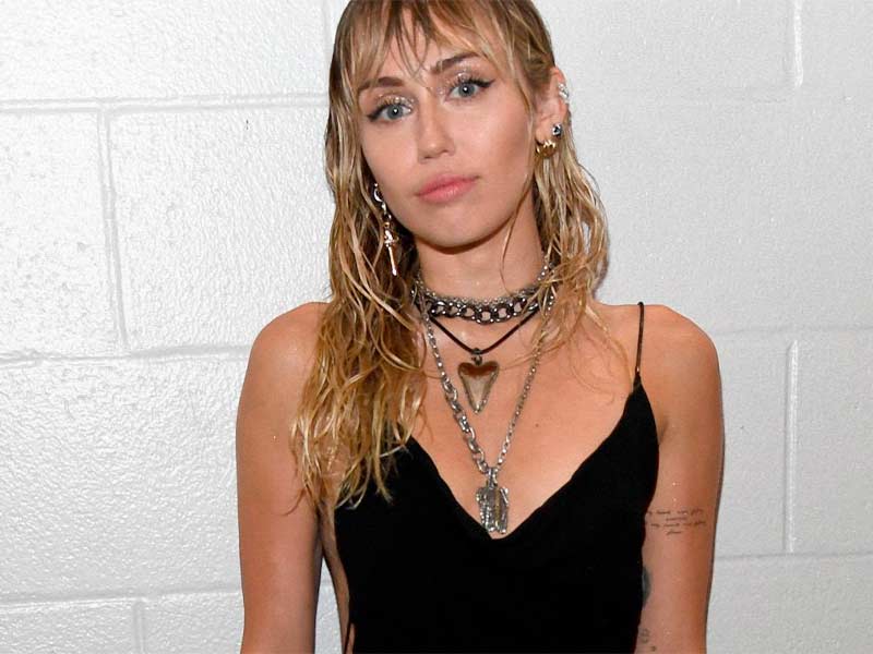 Miley Cyrus se reconcilia con Hannah Montana