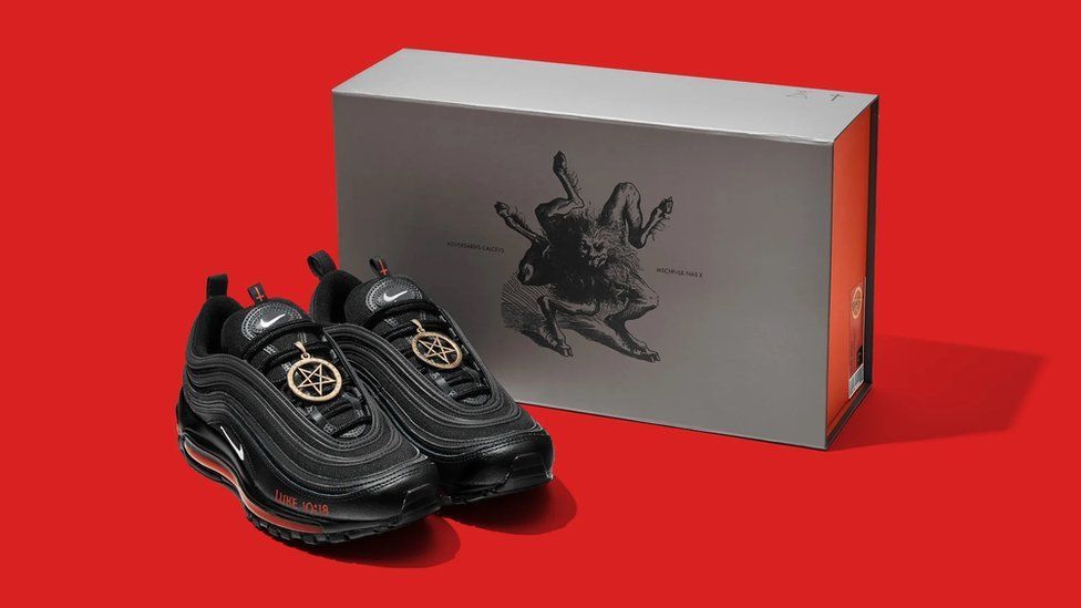 eternamente Método capítulo Nike and MSCHF reach agreement on Air Max 97s - HIGHXTAR.