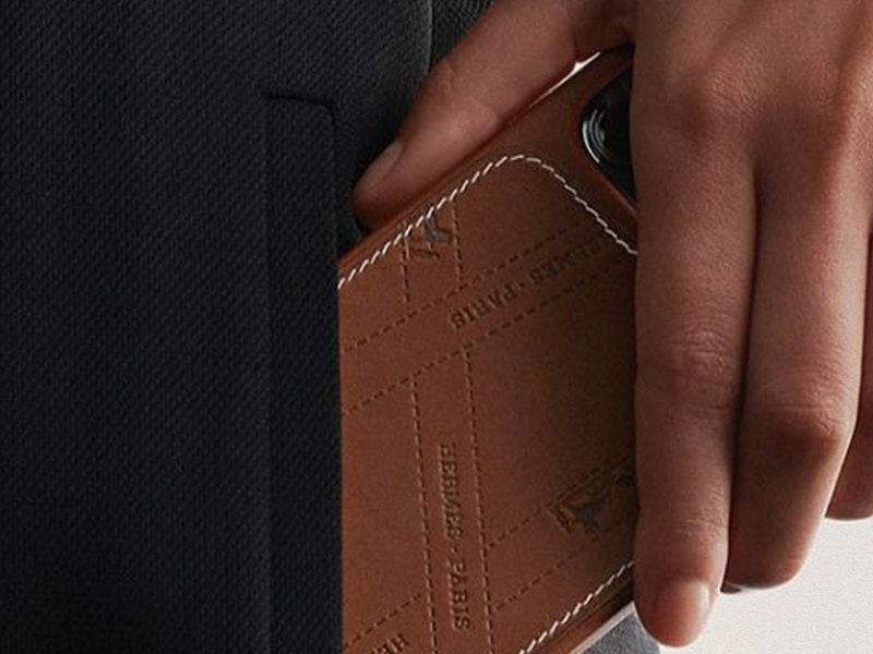 New must-have: the Bolduc iPhone case by Hermès