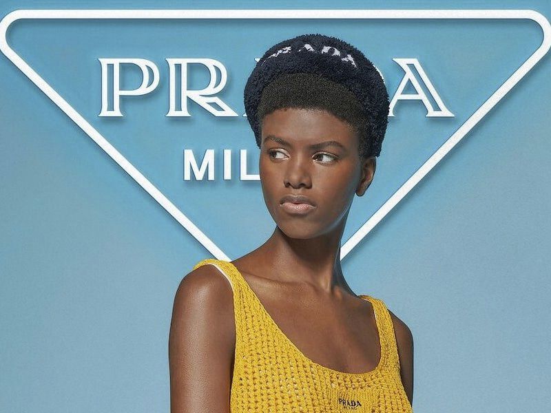 Prada inaugurates a summer “pop up” in…