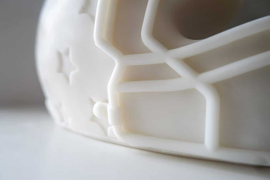 Una mirada exclusiva a la CENT.LDN football helmet candle