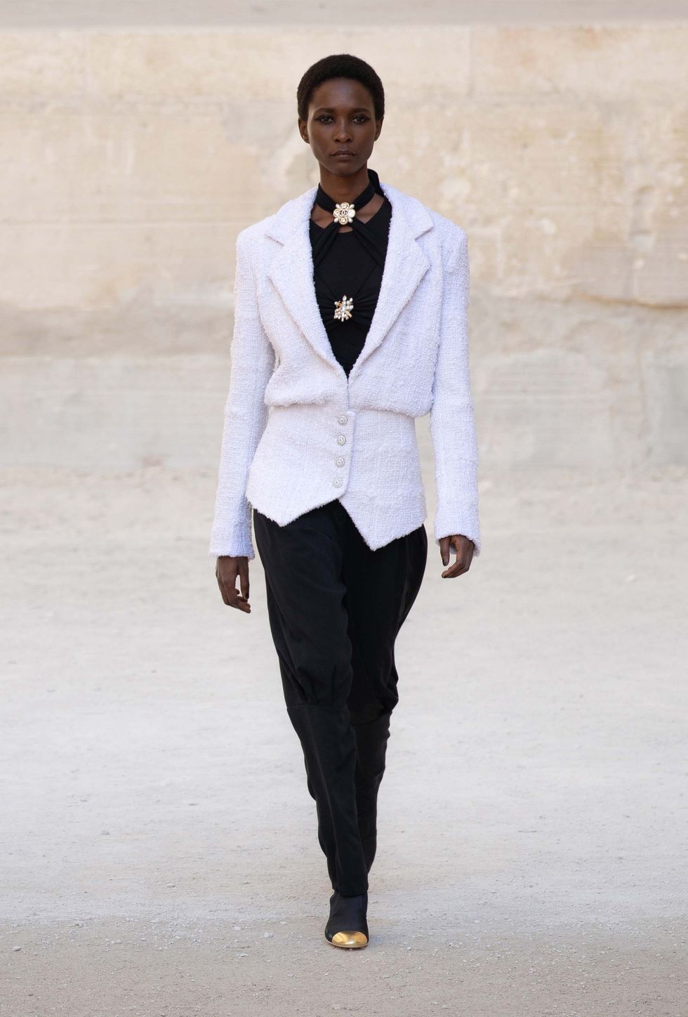 Chanel Cruise 2022: a tribute to Cocteau with a punk vibe - HIGHXTAR.