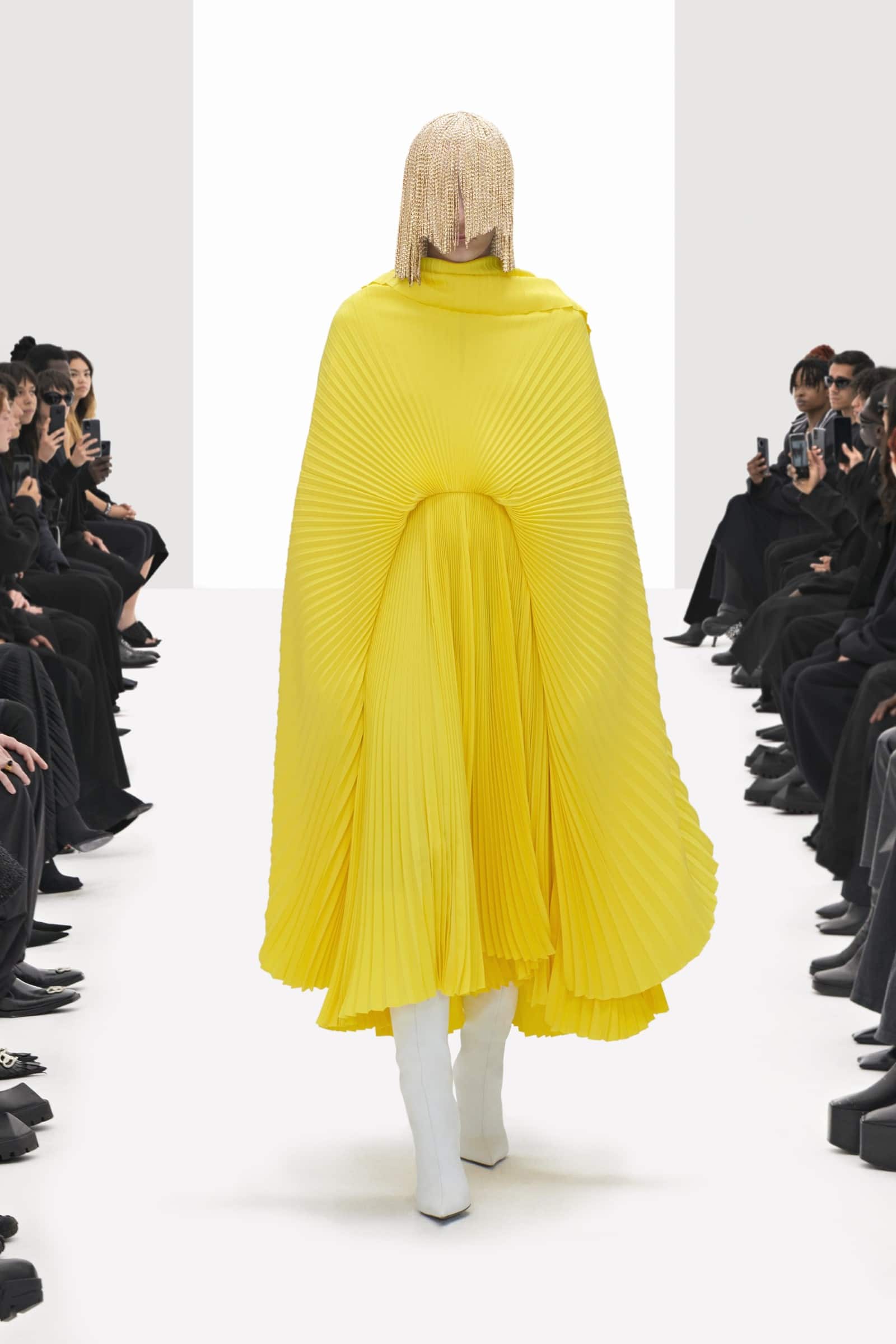 Demna Gvasalia wants Balenciaga to be Haute Couture again - HIGHXTAR.