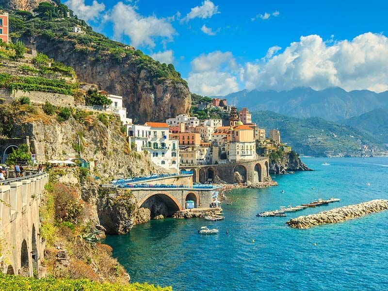 Italy pays $33,000 to young people who want to live there