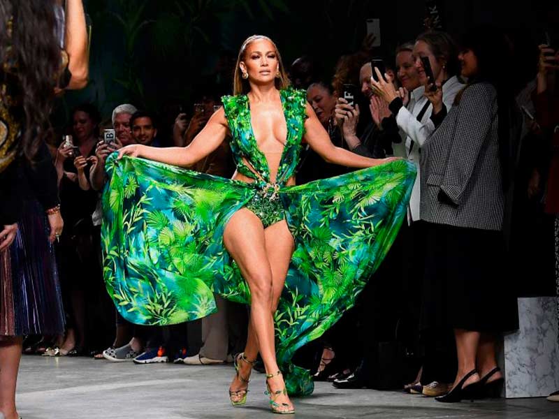 Versace y Fashion Nova llegan a un acuerdo para poner fin a su conflicto