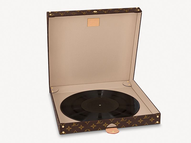 Louis Vuitton brings out a pizza box… that’s not for pizza