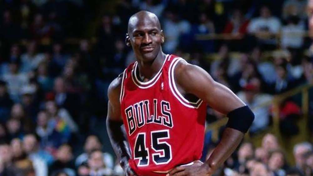 Salen subasta los calzoncillos "usados" de Michael Jordan