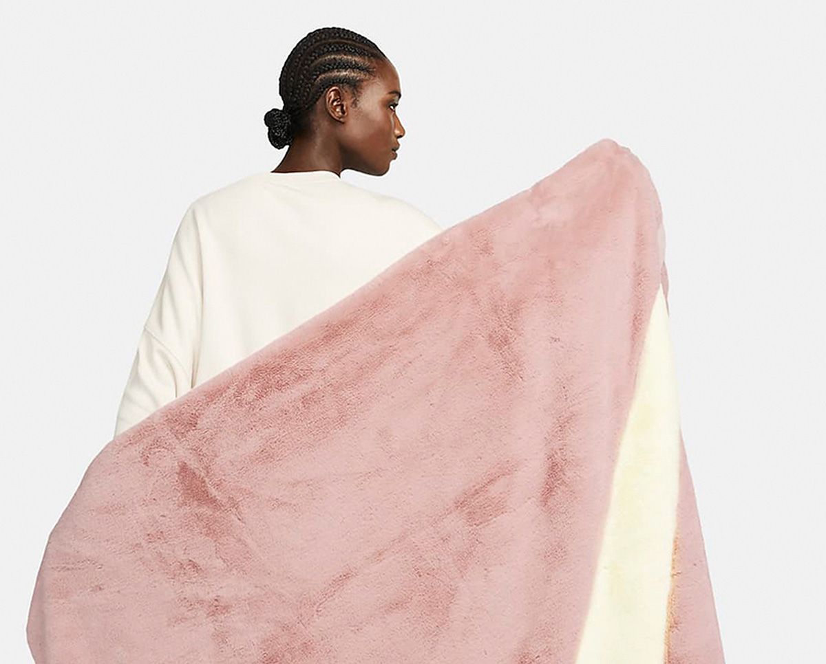 Nike and the blanket as the new street accessory HIGHXTAR