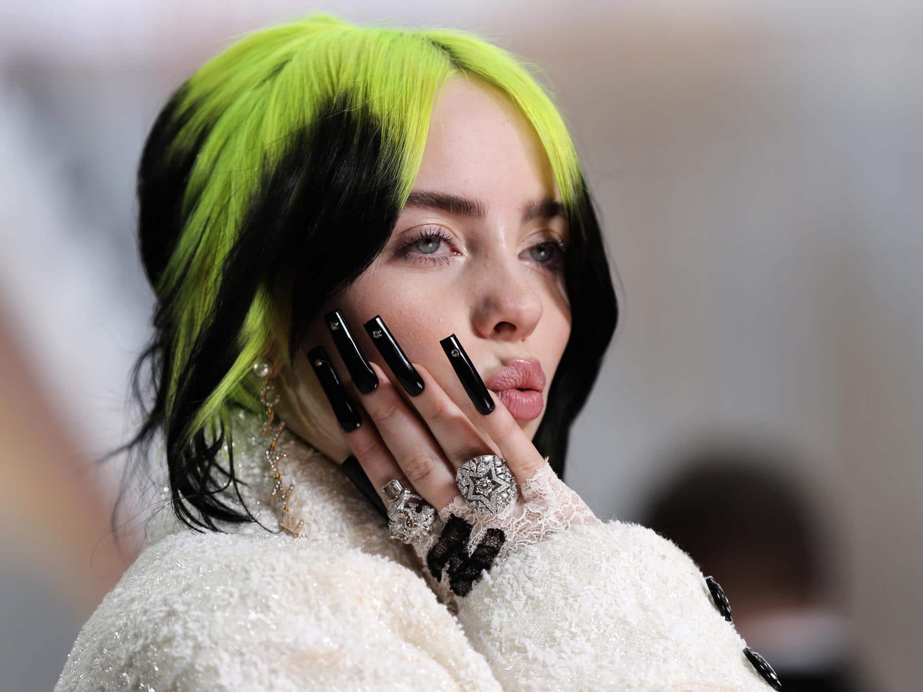 Billie Eilish tells how porn affected her sex life - HIGHXTAR.