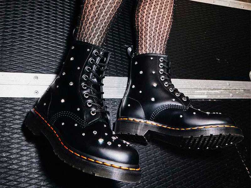Discover the selection of looks proposed by Dr. Martens for this Christmas season