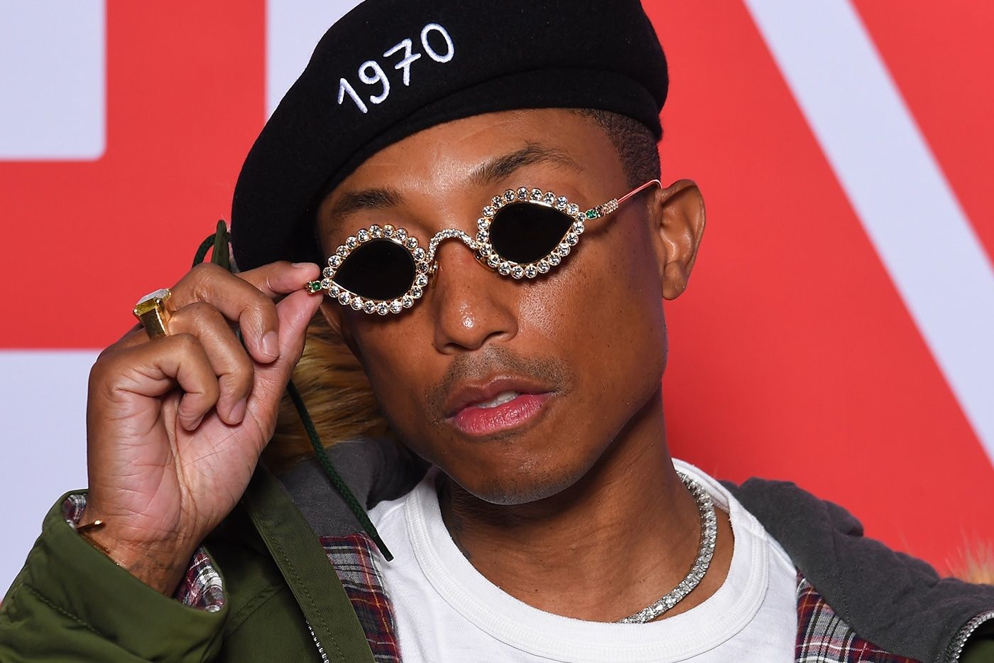 Pharrell estrenó en su desfile para Louis Vuitton otras gafas de sol  Tiffany & Co. loquísimas