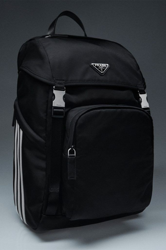 herir delicadeza semanal Prada x Adidas revela los bolsos y accesorios que componen la tercera  entrega - HIGHXTAR.
