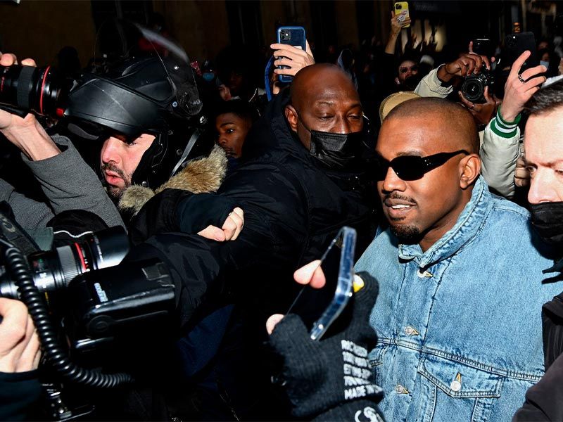 Kanye West exige cobrar un porcentaje del sueldo de los paparazzis