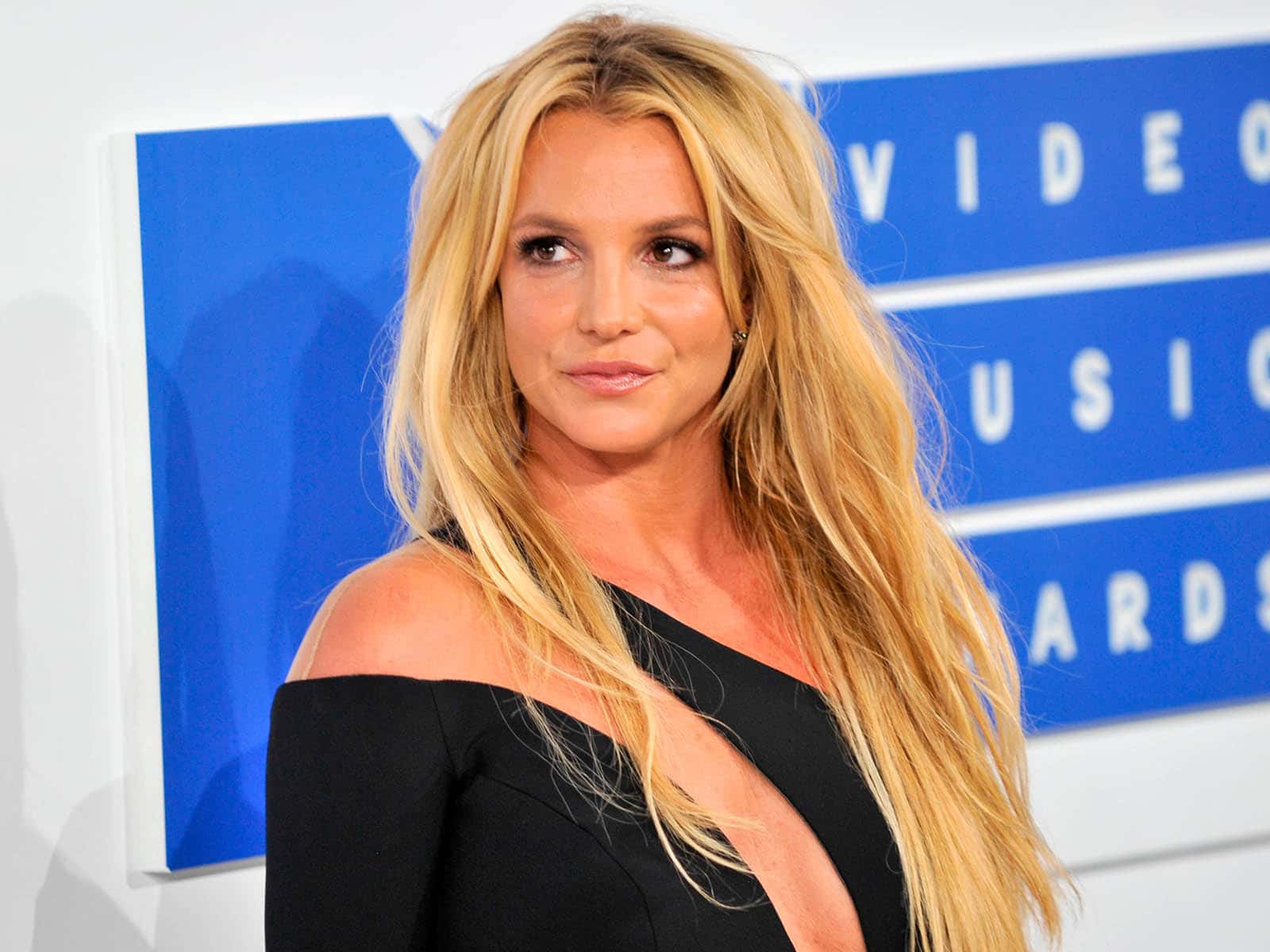 Britney Spears is ready to spill the beans