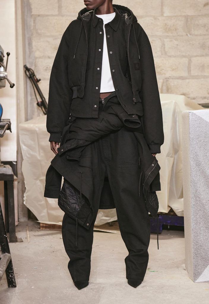 El último look de RiRi es de WARDROBE.NYC x Carhartt WIP - HIGHXTAR.