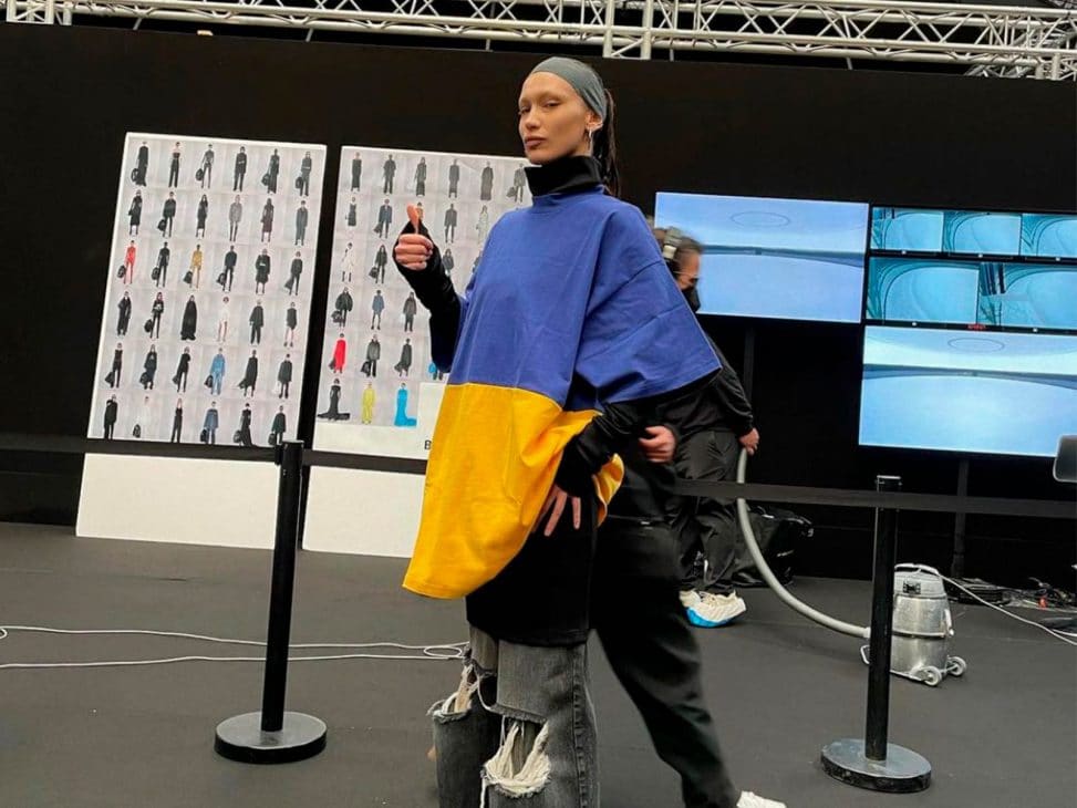Vestido + Pantalón: la tendencia de la primavera 2022 - HIGHXTAR.