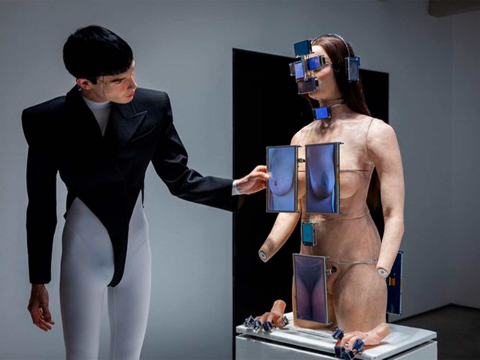 Filip Custic traspasa la barrera de lo humano con su escultura ‘Pi(x)el’