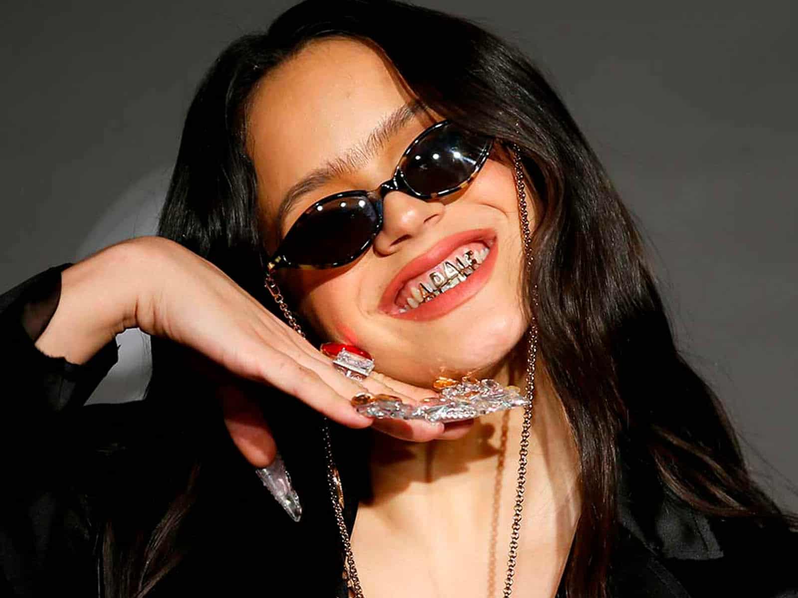 Grillz and dental jewellery: the new trend that’s hot this spring